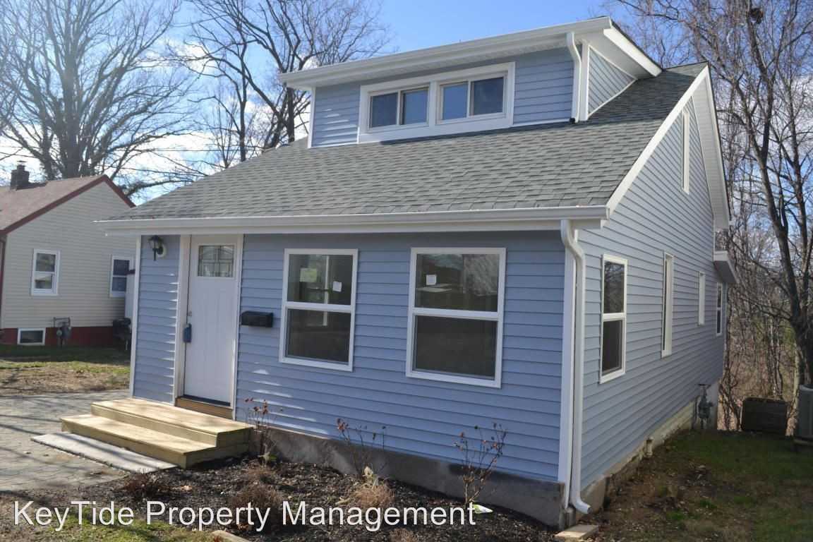 1049 Woodmere Dr - Photo 3 of 17
