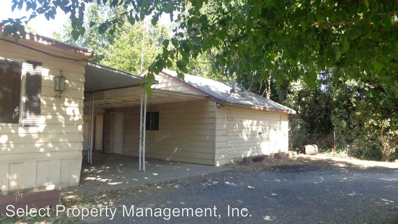 523 Obermeyer Ave - Photo 2 of 3