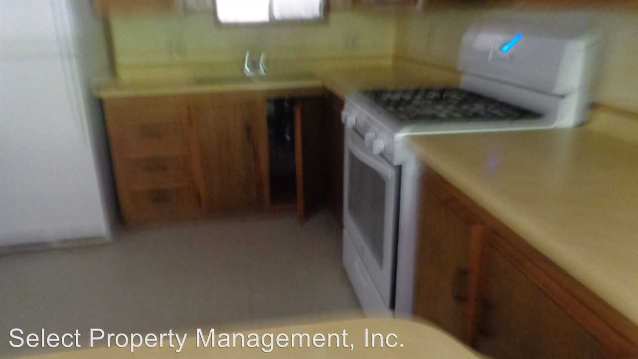 523 Obermeyer Ave - Photo 3 of 3