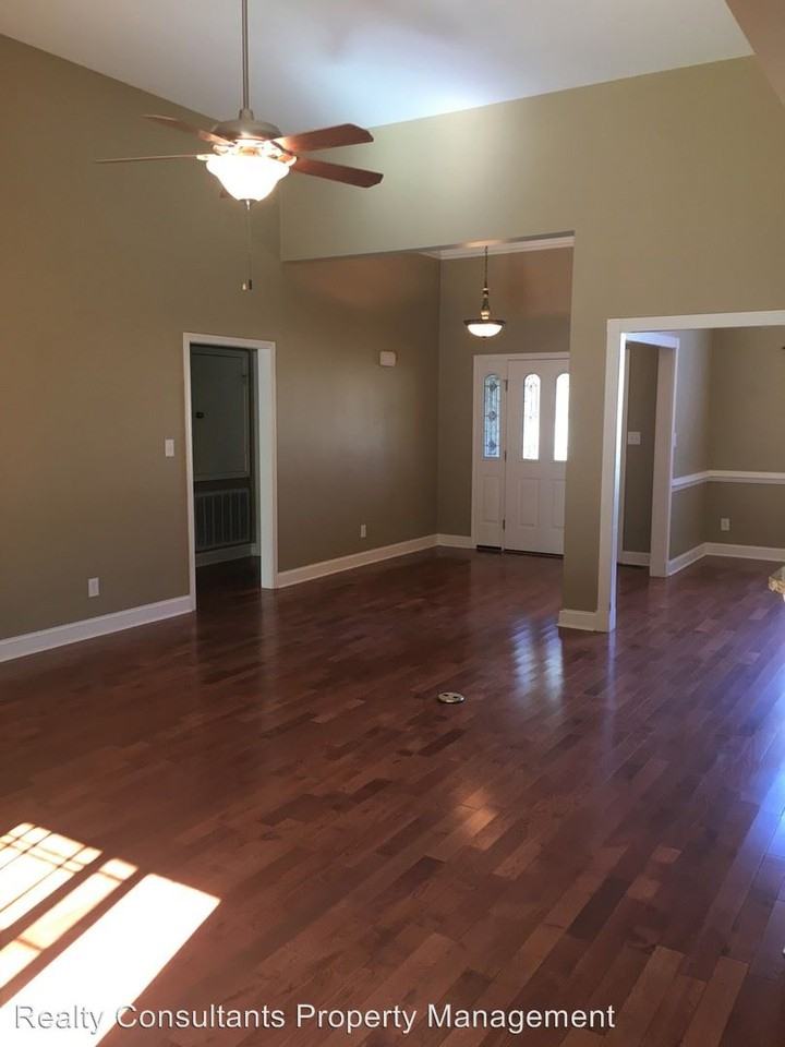 2708 Whispering Way - Photo 2 of 22
