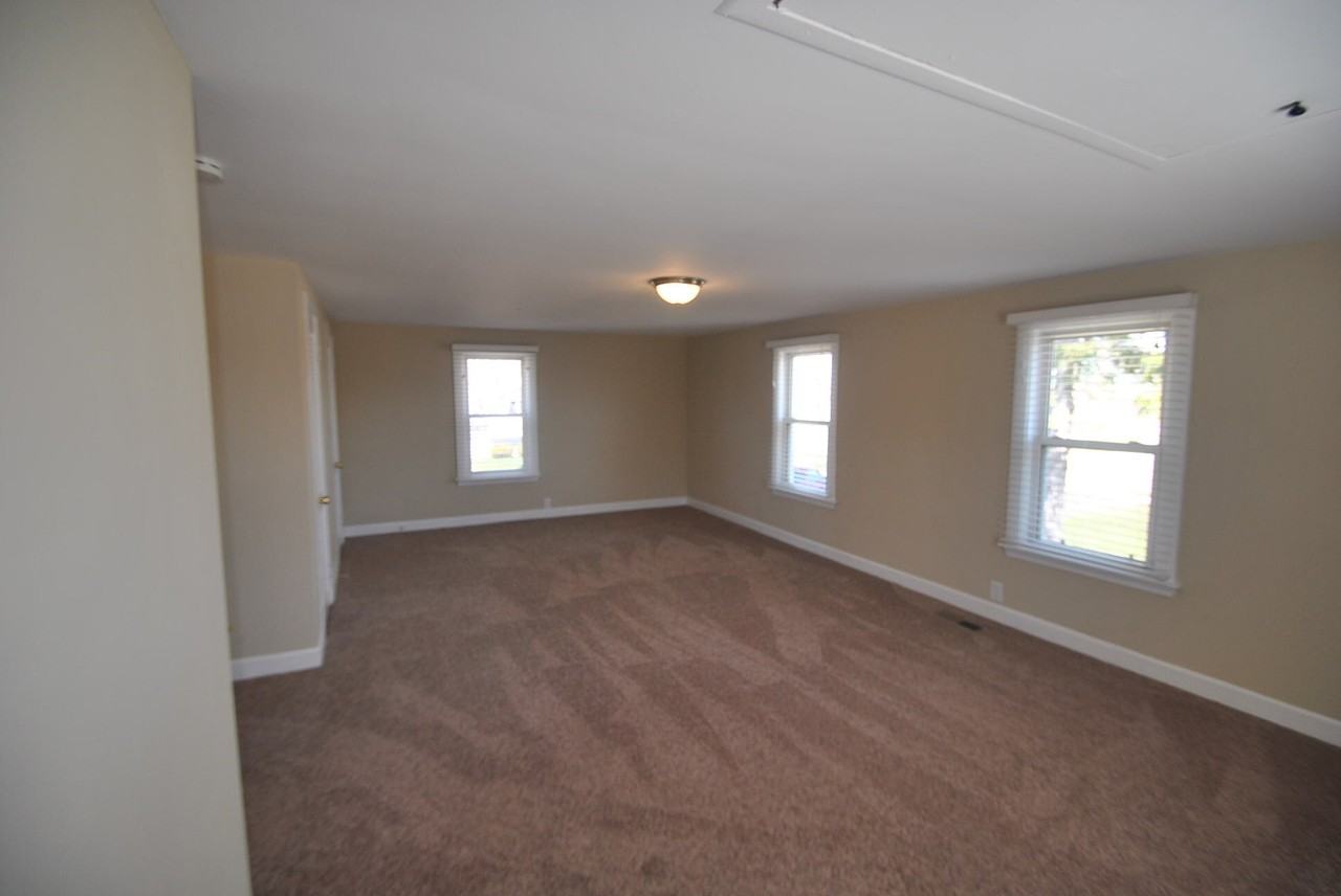 8600 S 78th Ave - Photo 3 of 9