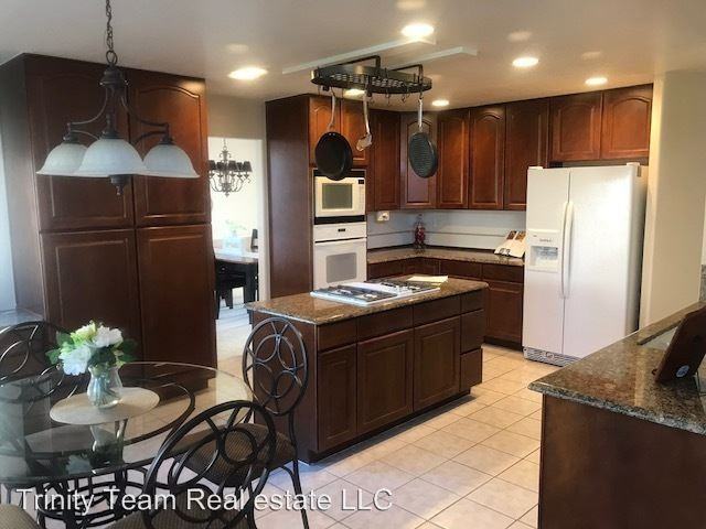16943 W 66th Ln - Photo 2 of 8