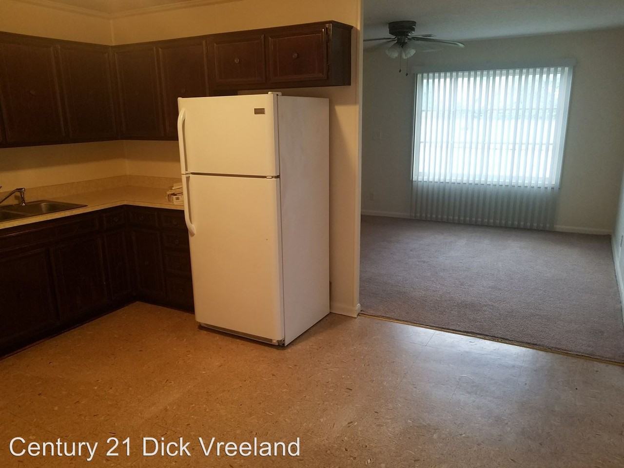 2819 Park Brook Ln - Photo 3 of 11