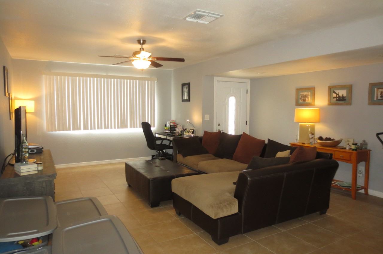 3948 E Mercer Ln - Photo 3 of 43