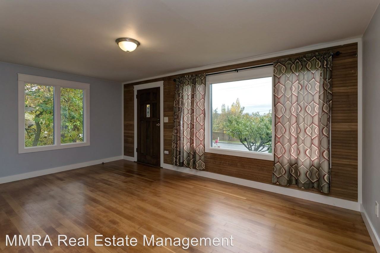1311 32nd St - Photo 2 of 24