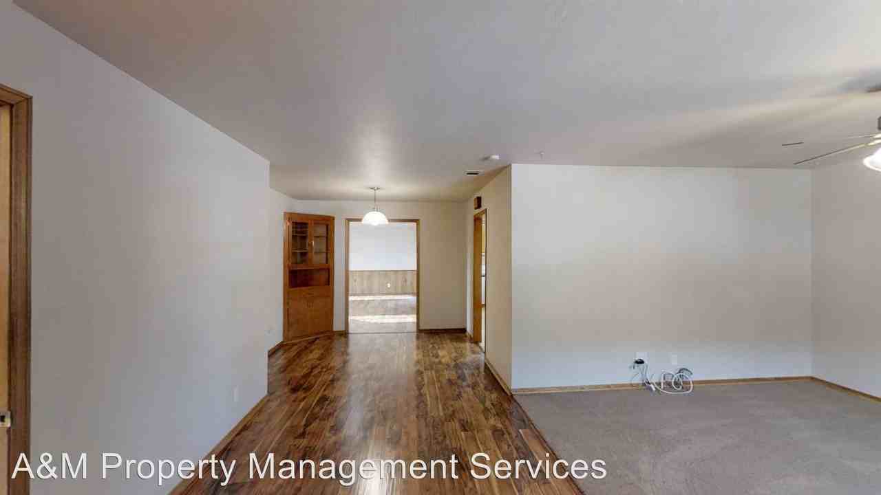 14597 Wake Ave - Photo 3 of 22