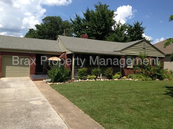 1033 E Kingsbury St - Photo 2 of 12