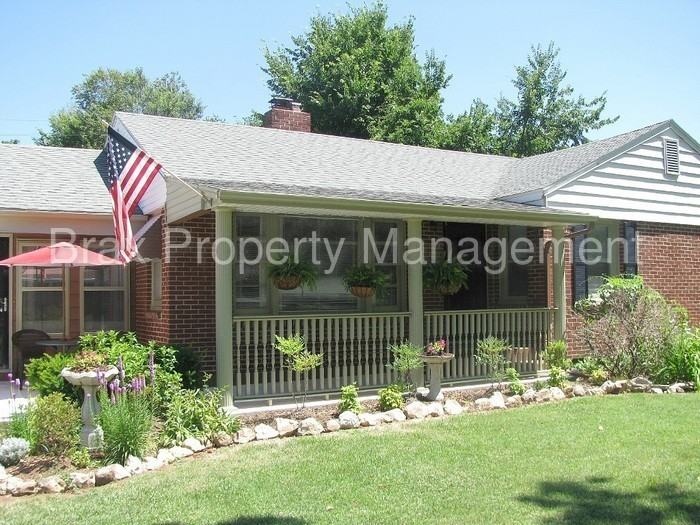 1033 E Kingsbury St - Photo 3 of 12