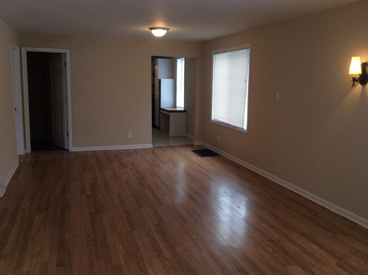 1423 Seymour Ave - Photo 3 of 22