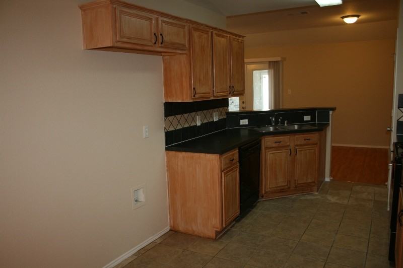 1747 Reynolds St - Photo 3 of 14