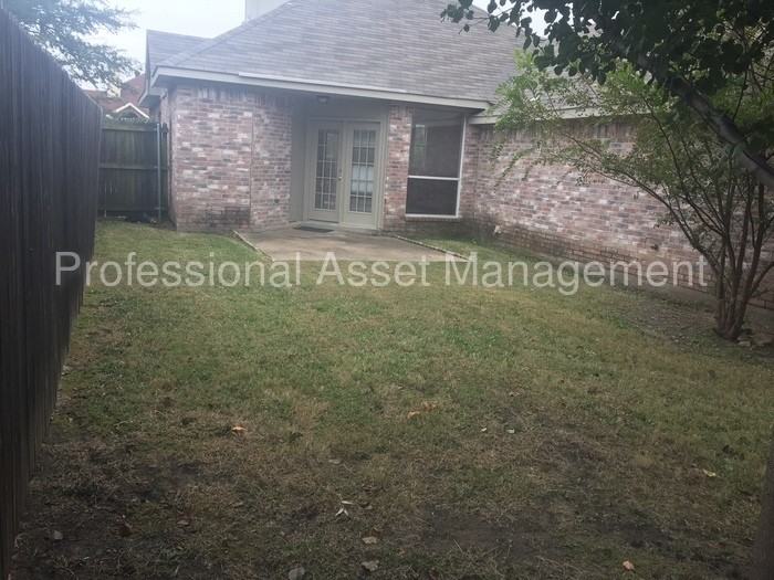 2213 Creek Royal Dr - Photo 2 of 19