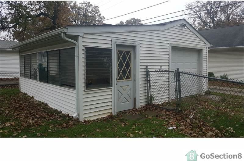 415 Park Dr - Photo 3 of 9