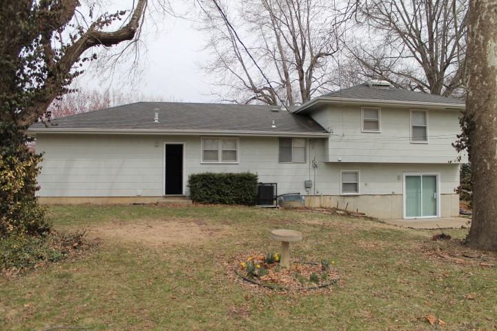 11702 Beacon Ave - Photo 3 of 15