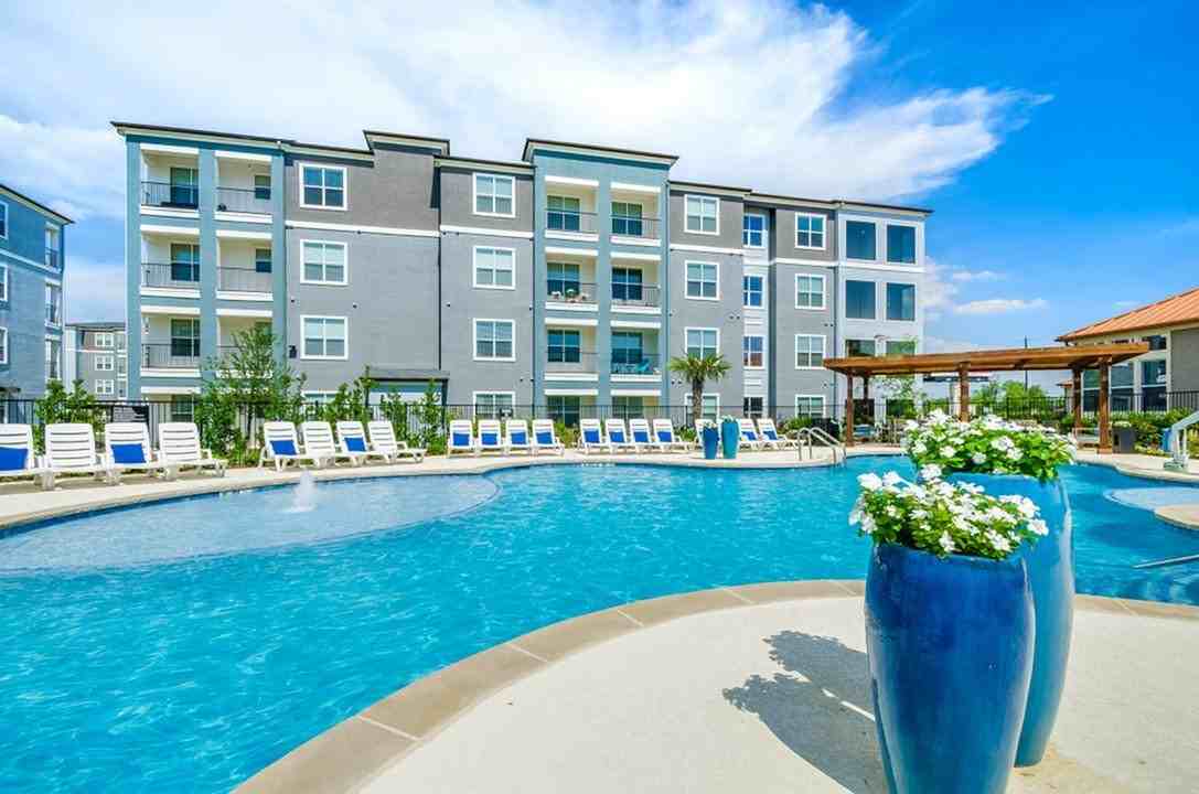 The Luxe 3Eighty - Photo 2 of 50