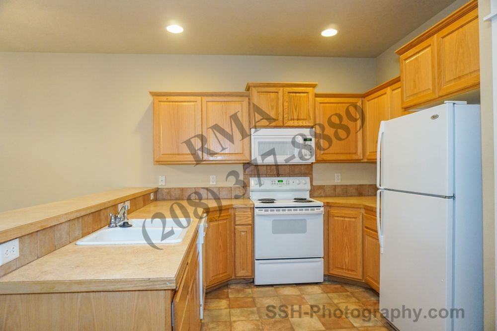 2114 S Dorothy Ave - Photo 3 of 12