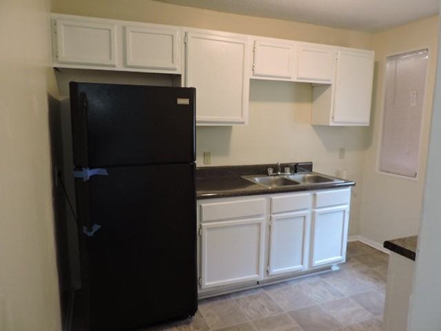 2744 Jolson Ave - Photo 3 of 8