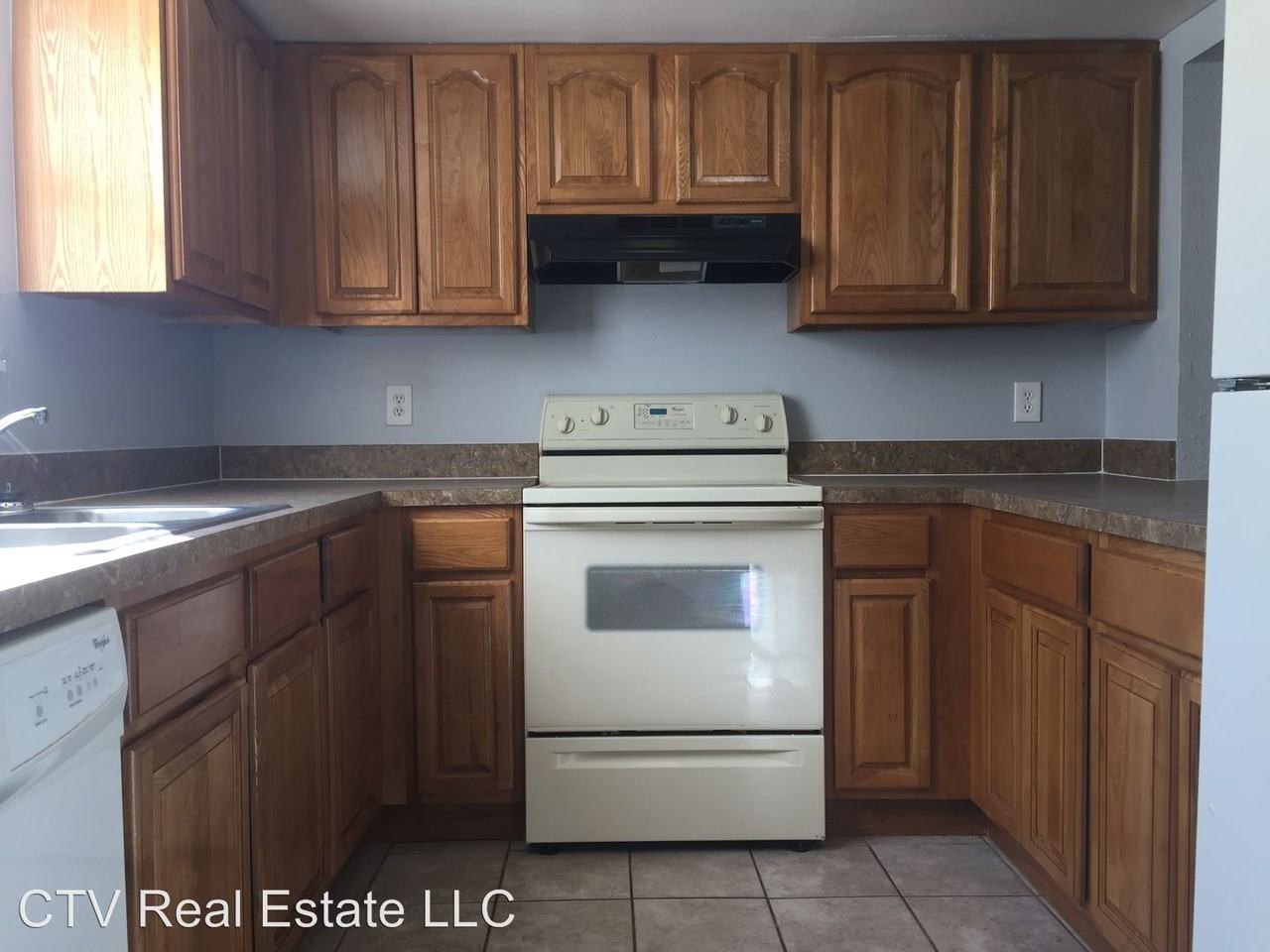 140 Douglas Rd W - Photo 2 of 8