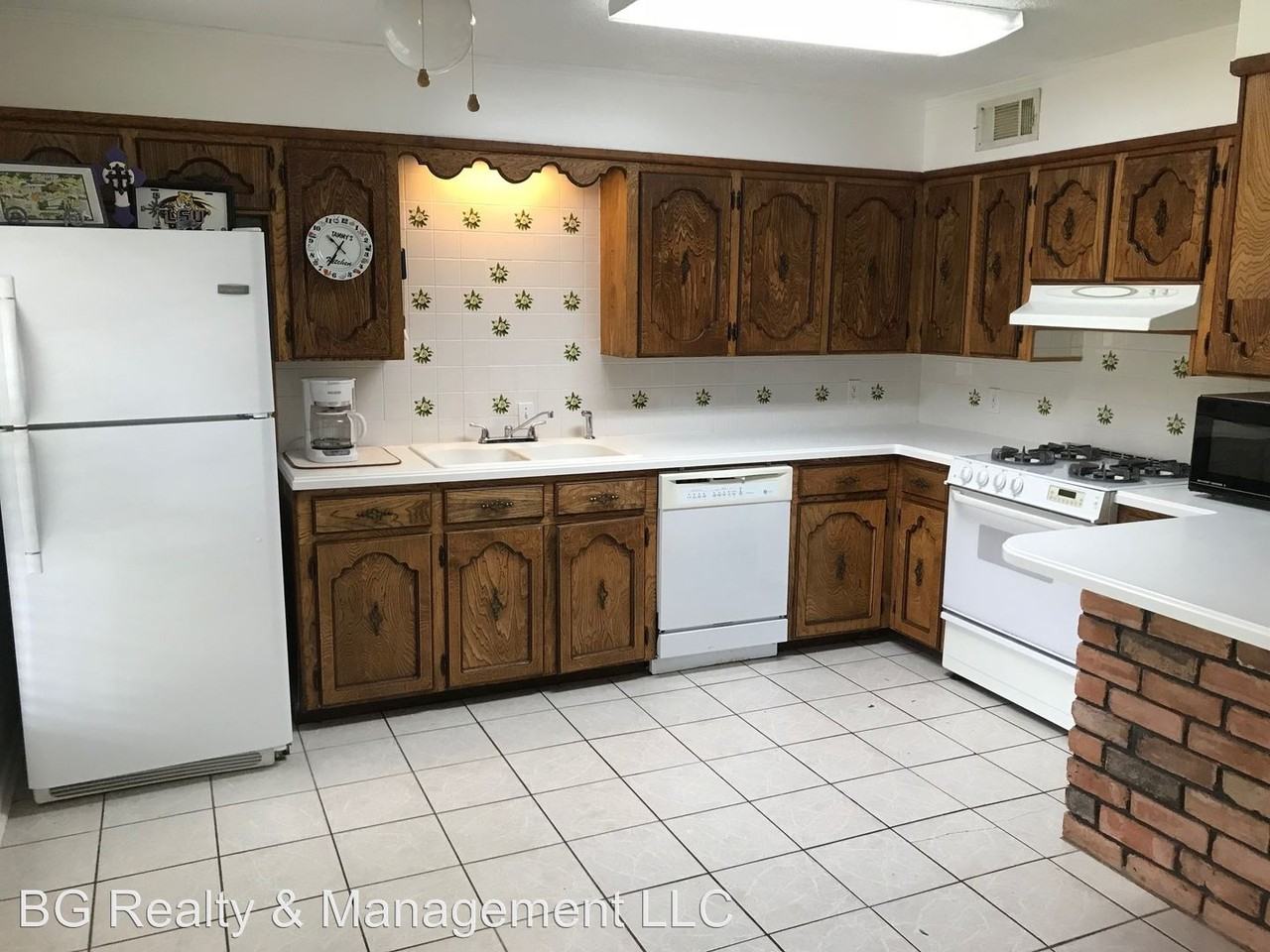 1021 Hashim Dr - Photo 2 of 6