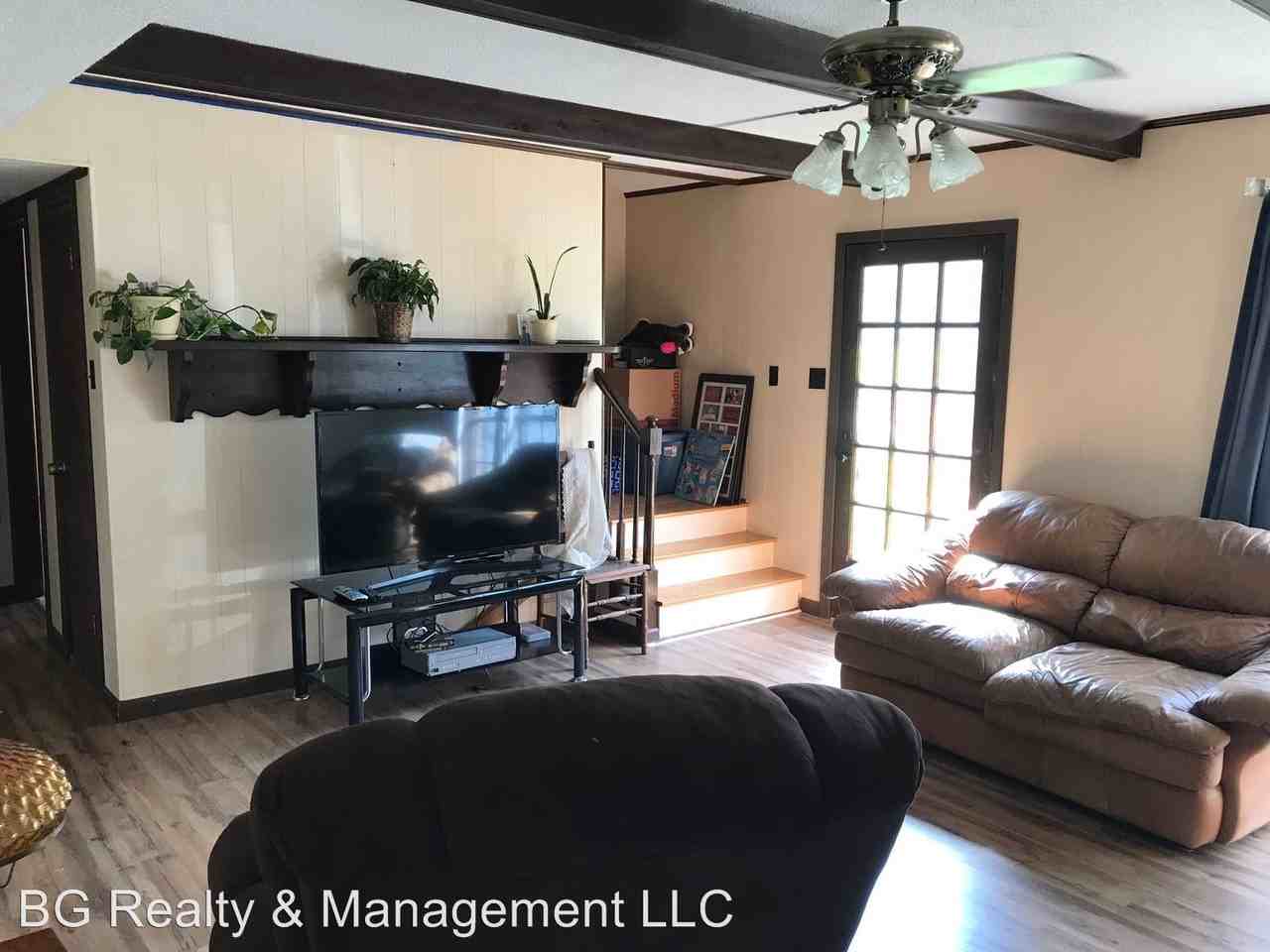 1021 Hashim Dr - Photo 3 of 6