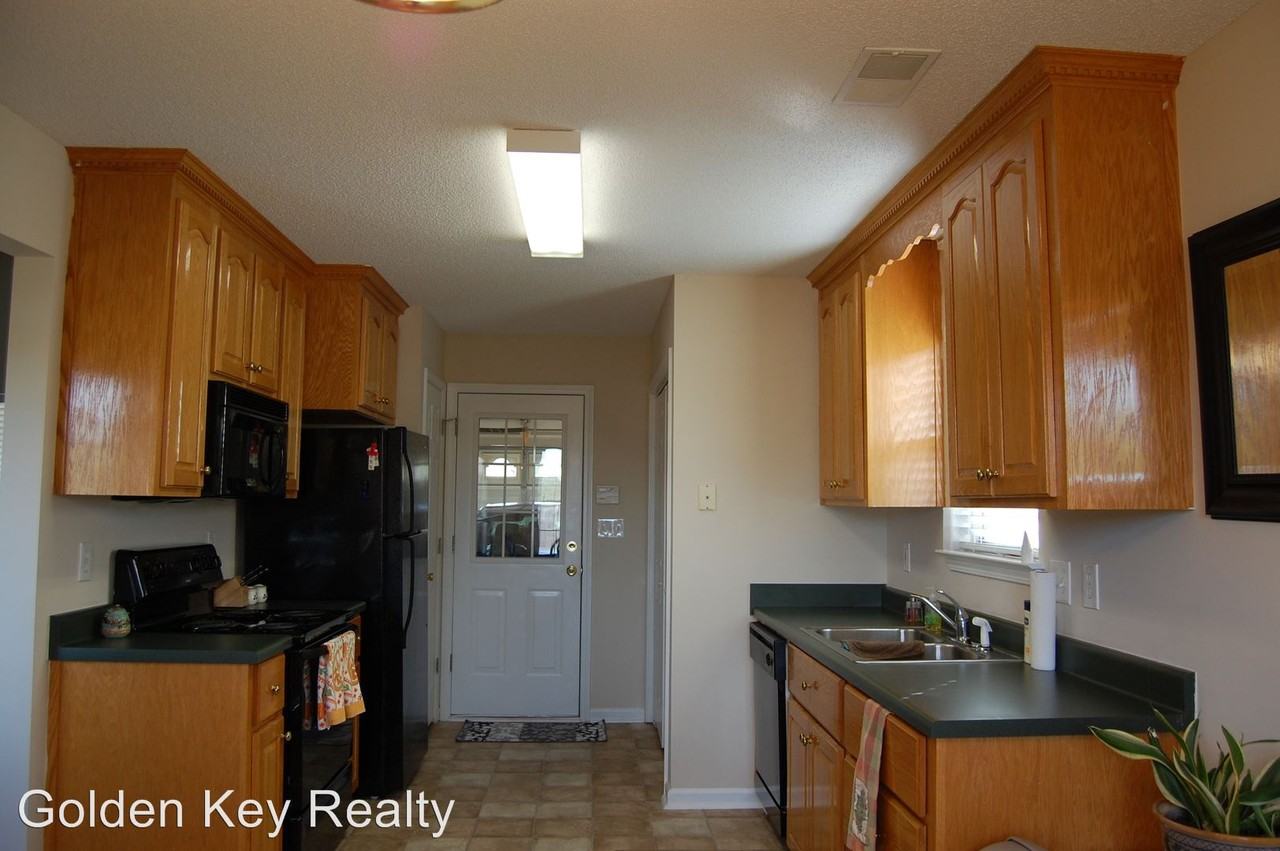 105 Selena Ct - Photo 3 of 8