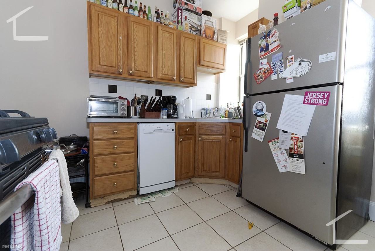 17 Highgate St - Photo 3 of 8