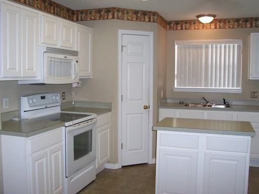 345 Peggy Dr - Photo 3 of 7