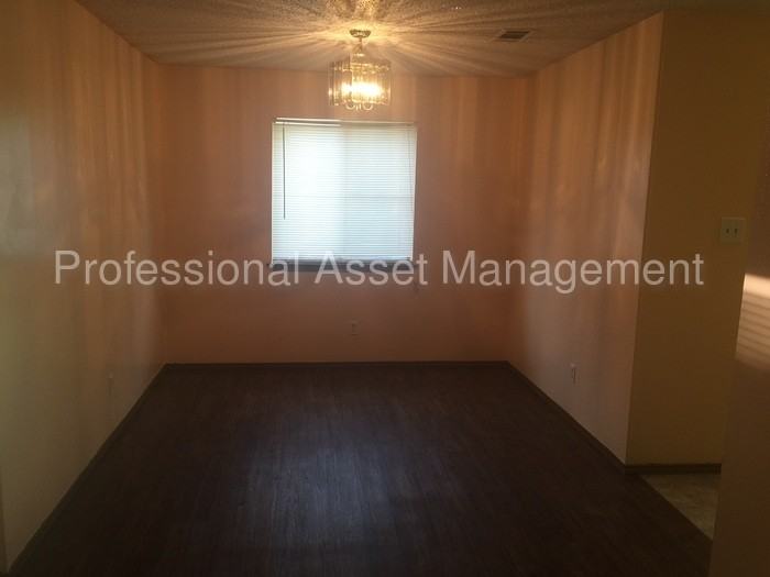 4425 Hulen Cir W - Photo 2 of 11