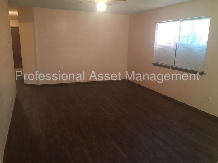 4425 Hulen Cir W - Photo 3 of 11