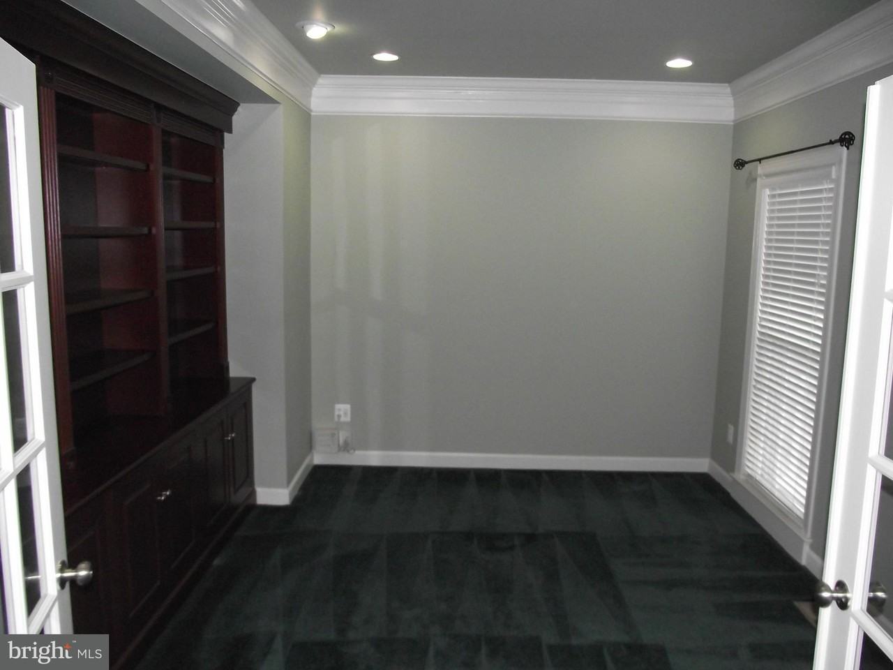 34 Palisades Dr - Photo 3 of 29