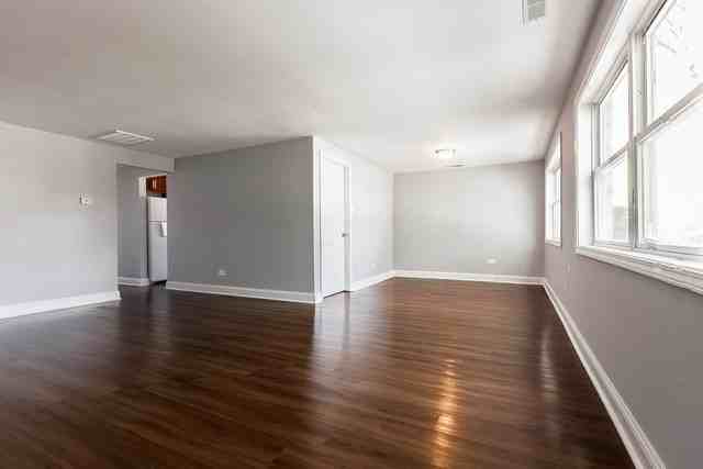 909 11th St - Photo 2 of 9