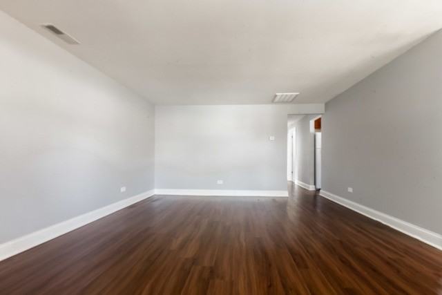 909 11th St - Photo 3 of 9