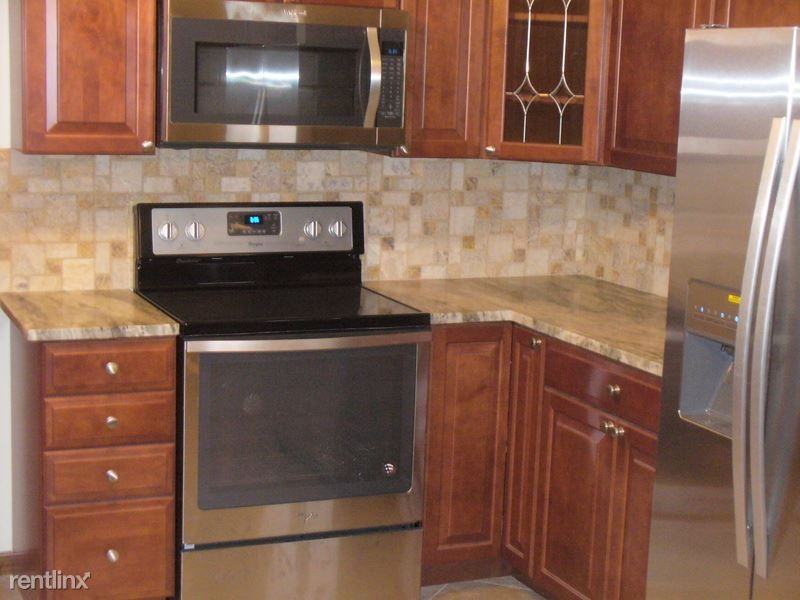 2105 Selbourne Ct - Photo 2 of 10