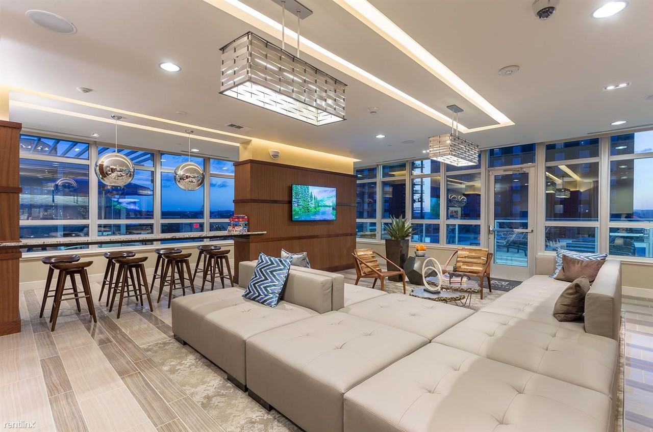 90 Rainey St - Photo 2 of 10