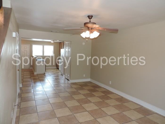 1031 N Wall St - Photo 2 of 6