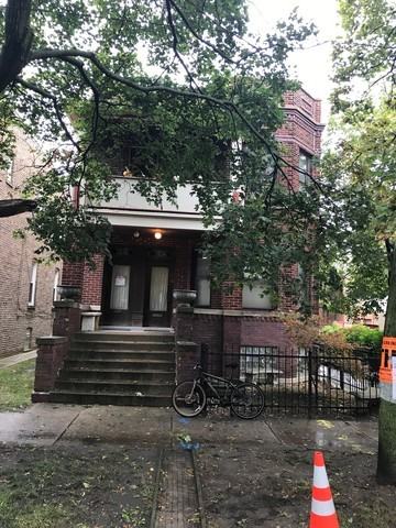 3656 N Leavitt St #1R