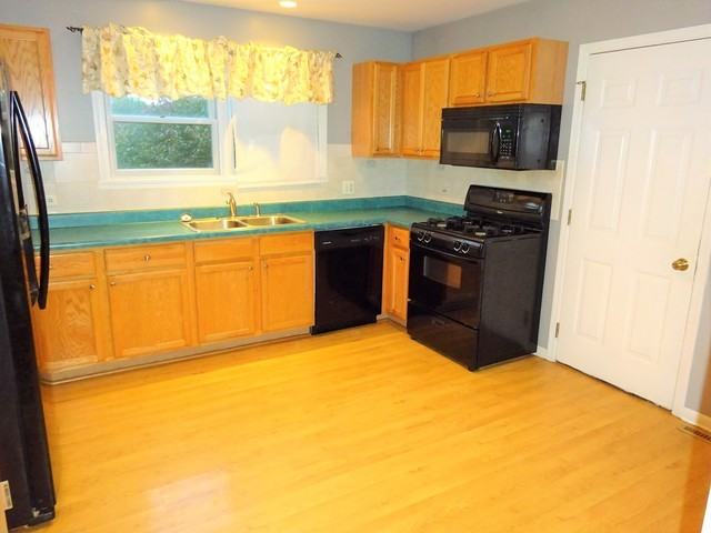 1154 Cottonwood Ln - Photo 2 of 16