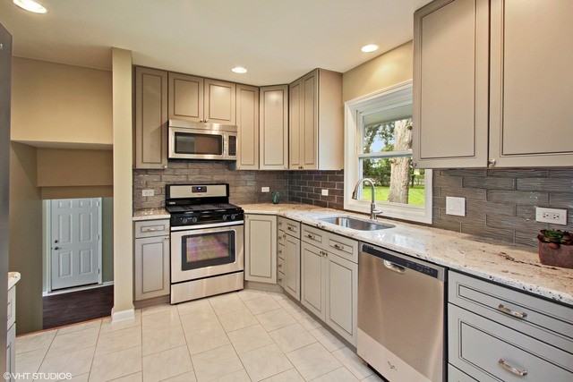 760 Summit Rd - Photo 3 of 19