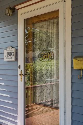 568 Brook St - Photo 2 of 19