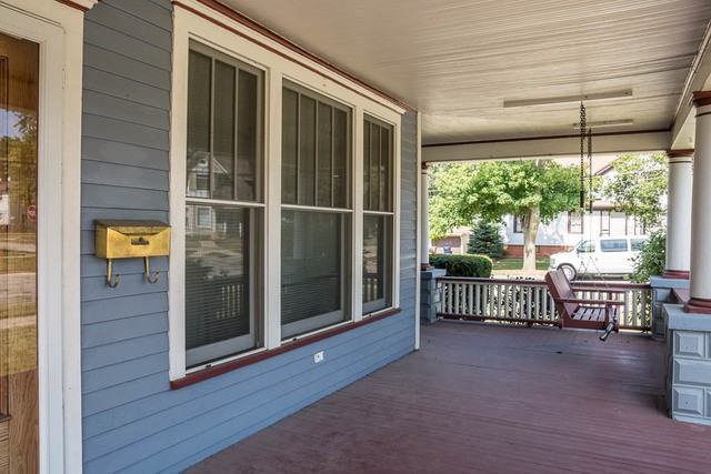 568 Brook St - Photo 3 of 19