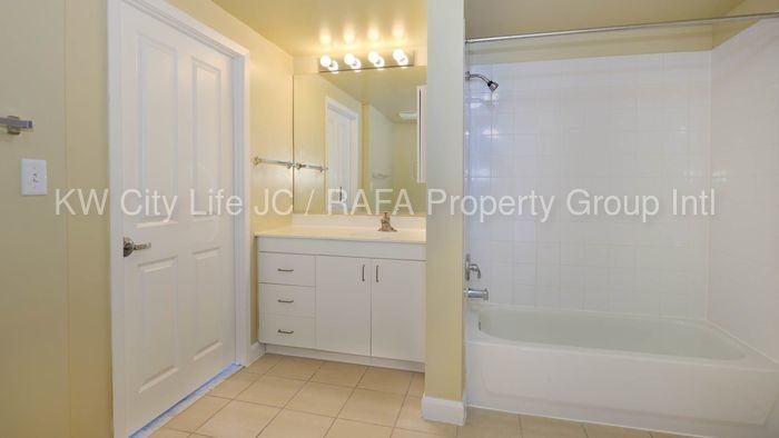 10 Harborside Pl #10 - Photo 2 of 3