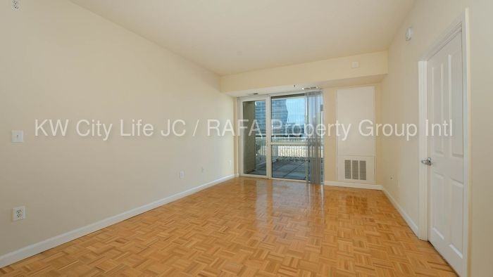 10 Harborside Pl #10 - Photo 3 of 3