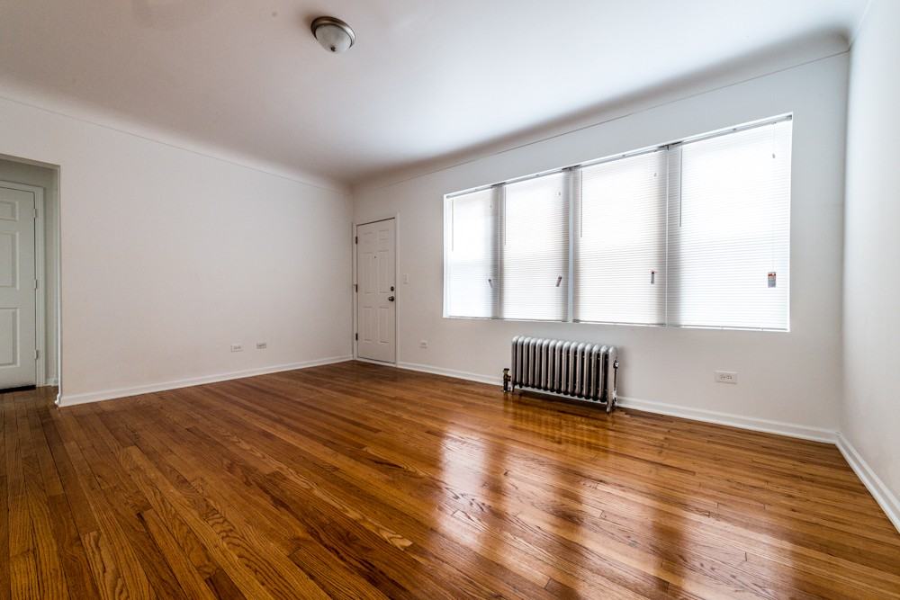 1516 W 78th Street - Photo 3 of 9