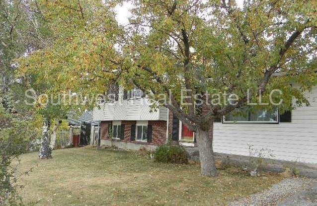 345 River View Dr - Photo 2 of 16