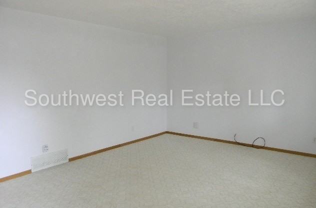 345 River View Dr - Photo 3 of 16