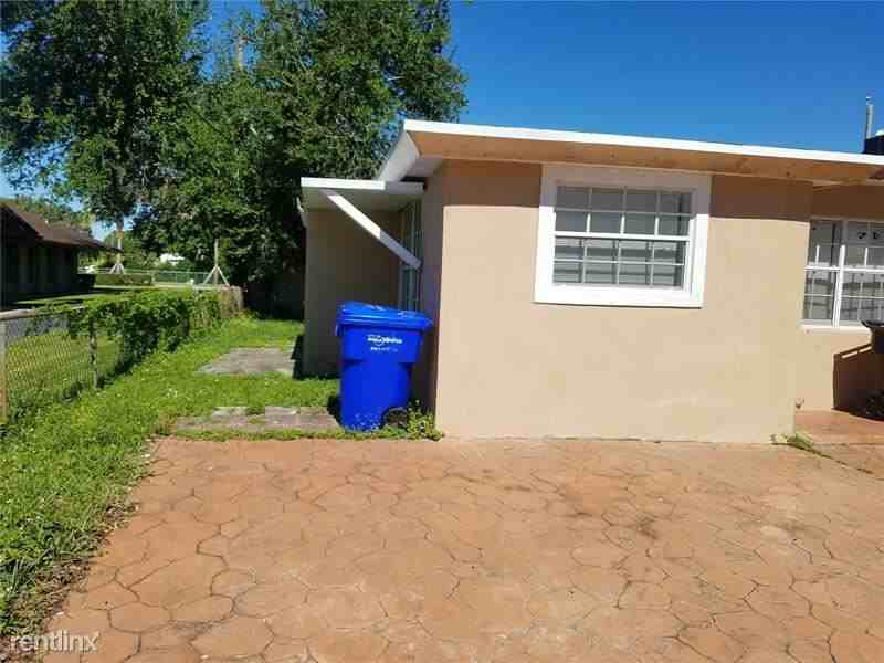 5819 Moseley St - Photo 2 of 5