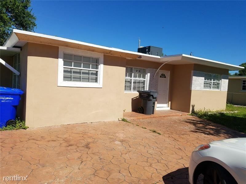 5819 Moseley St - Photo 3 of 5