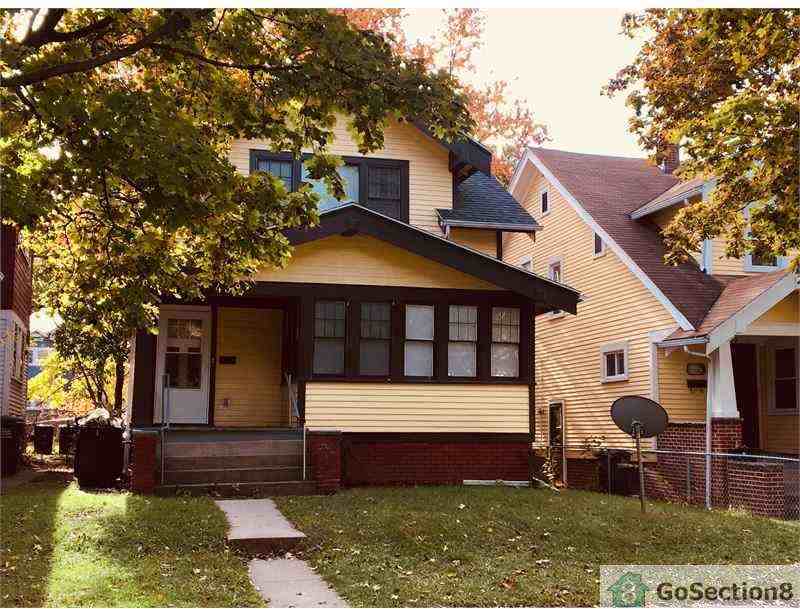 439 Islington St - Photo 2 of 9