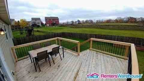 1020 Fox Crossing - Photo 2 of 12