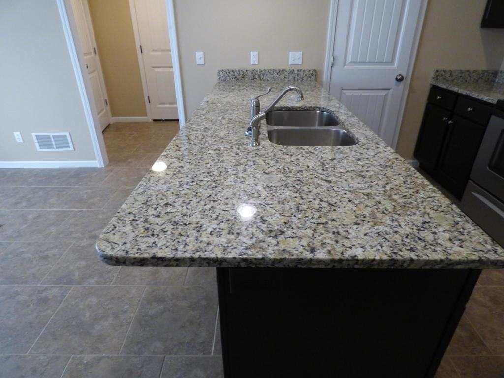 118 Oak St - Photo 3 of 12