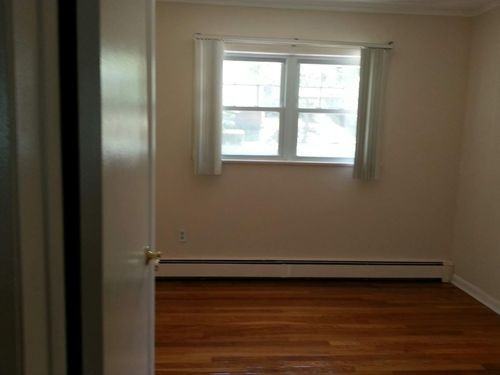 645 Oak St - Photo 3 of 8